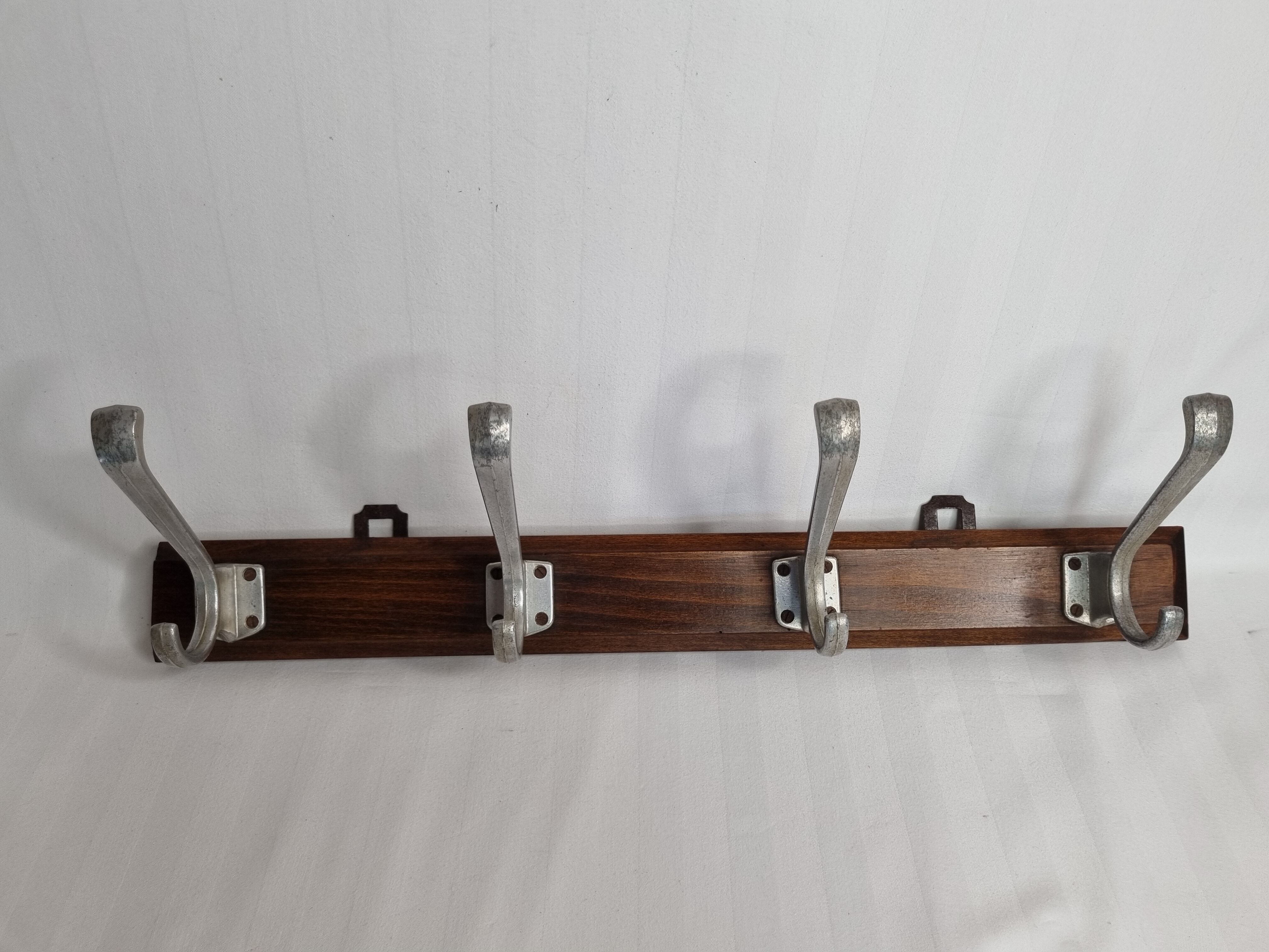 Wall rack "Art Deco" in cast aluminum and wood, 3 hooks, 54 cm