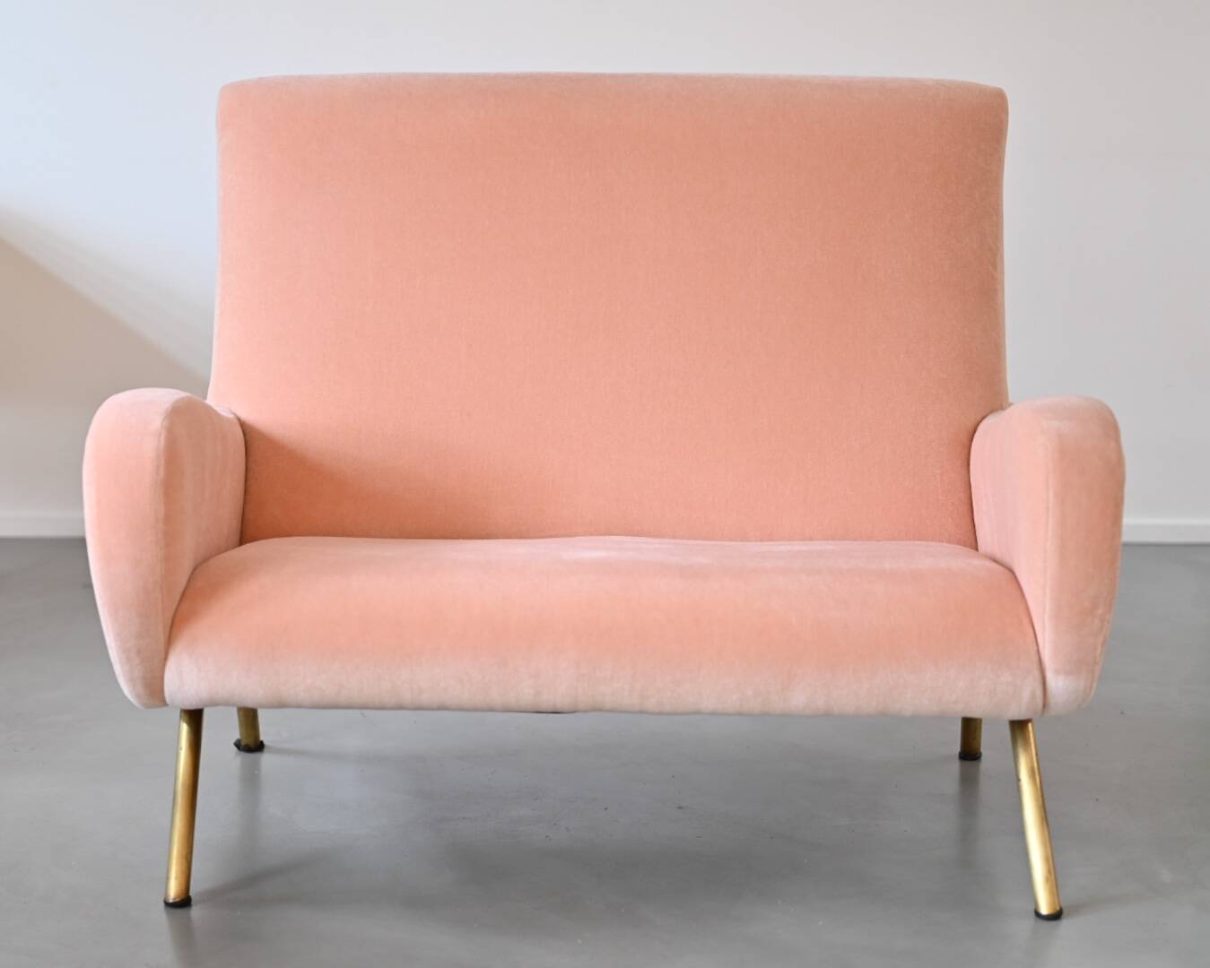 Two-seater sofa from the 1950s in pink, Pierre Frey.