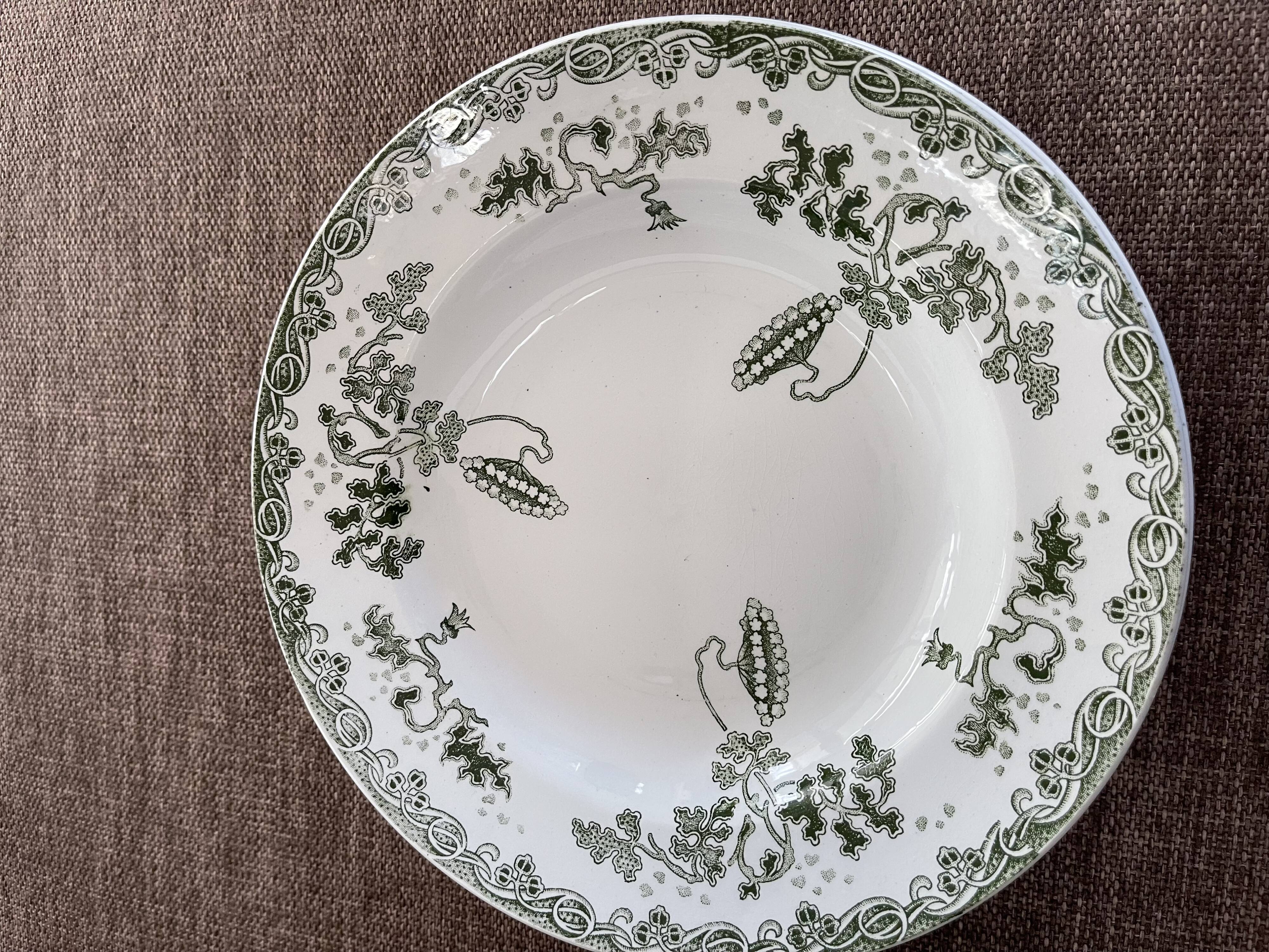 Plates and terra de fer raviers