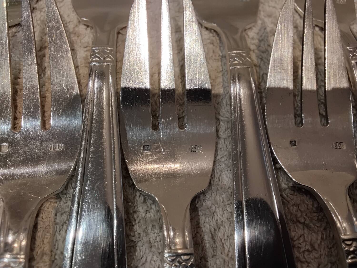 10 silver-plated metal cake forks from the Monaco Grand Prix