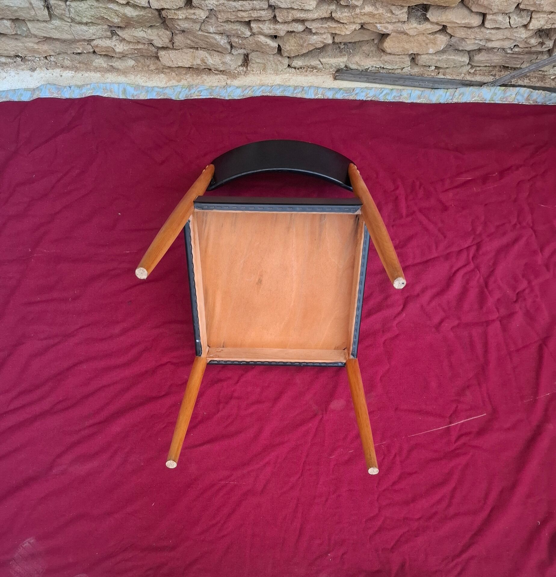 Chaise scandinave hêtre et skaï