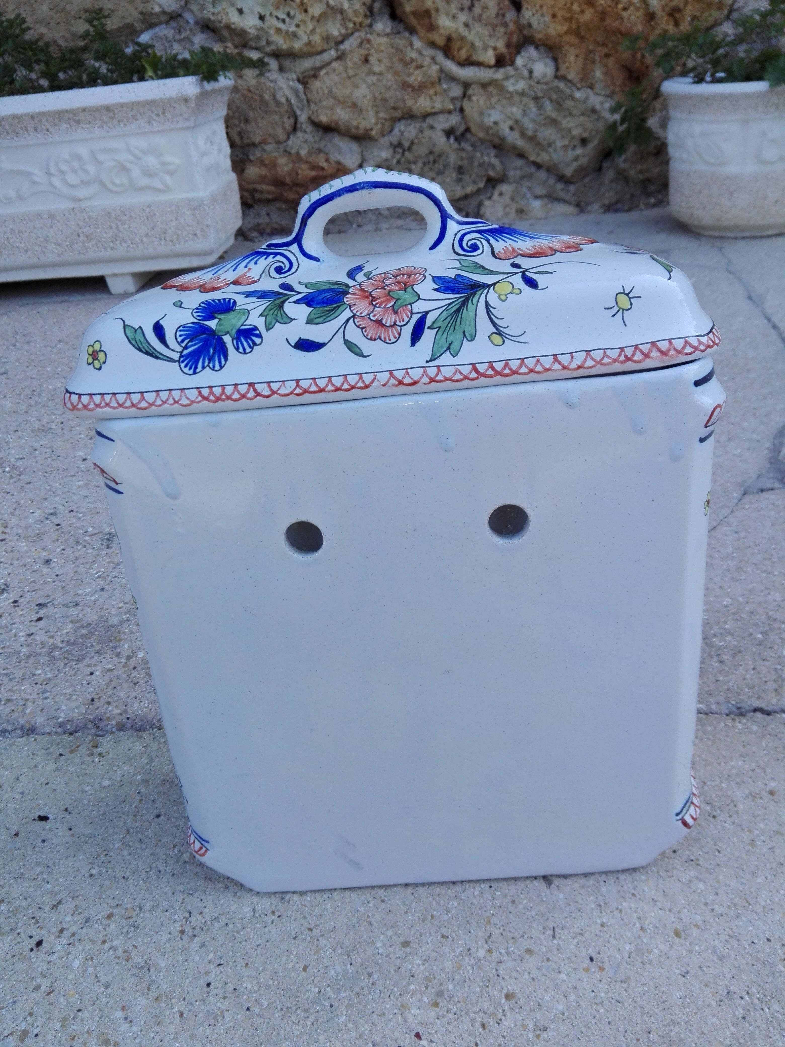 Wall fountain tank in perfect condition