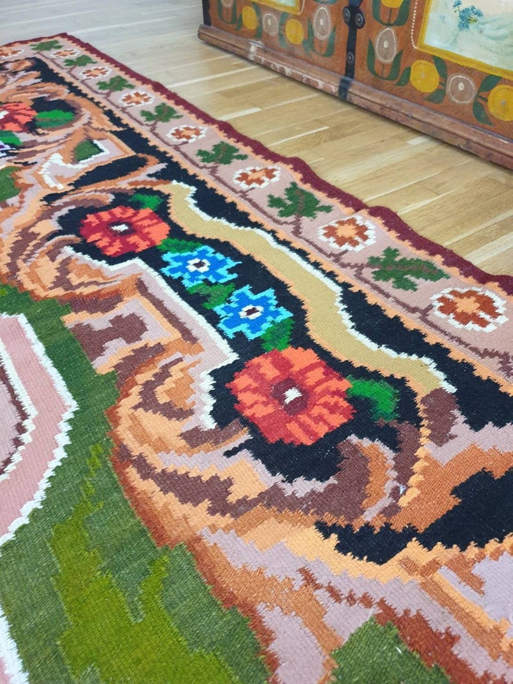 Tapis floral tissé à la main Roumanie 244x165cm