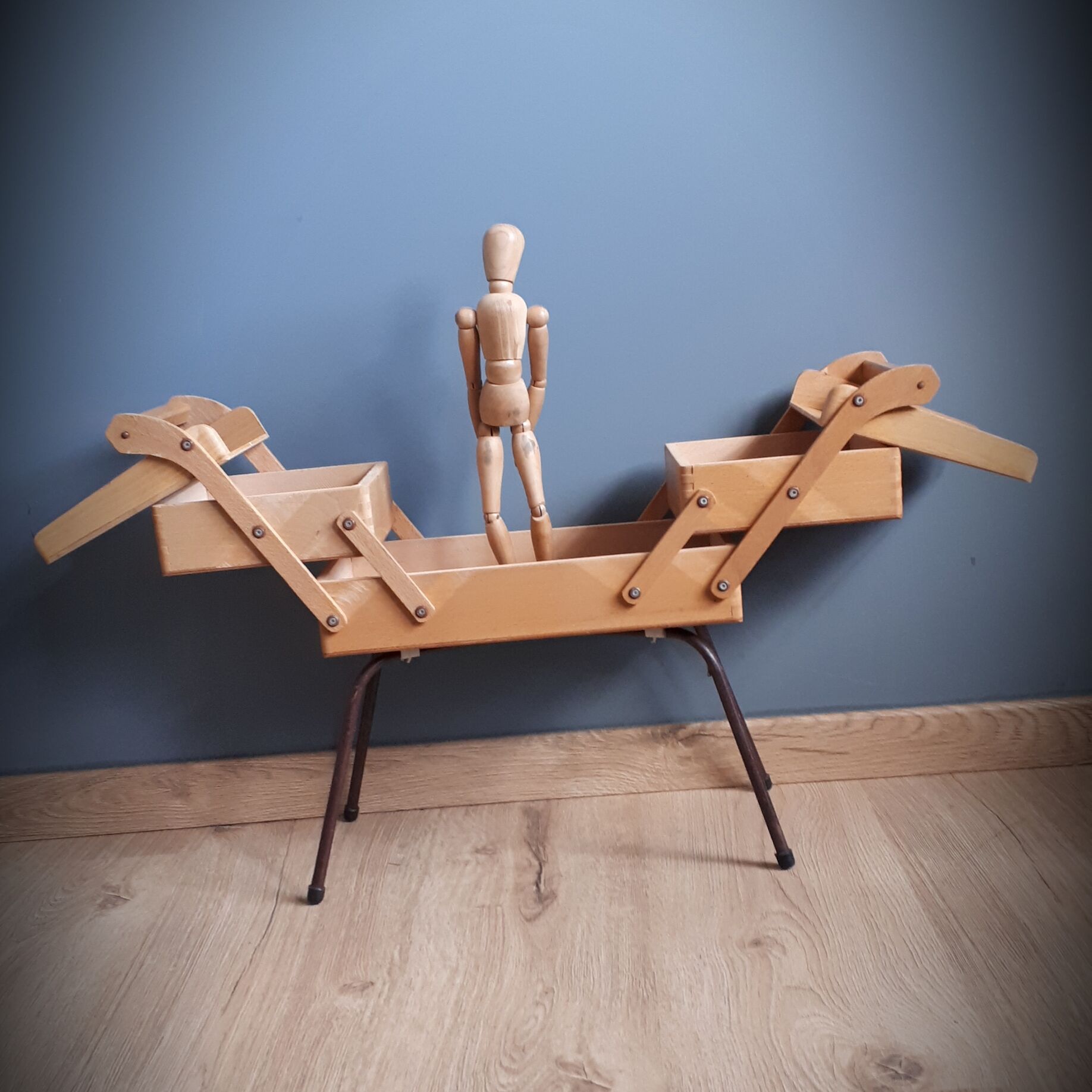 Former sewing worker on feet