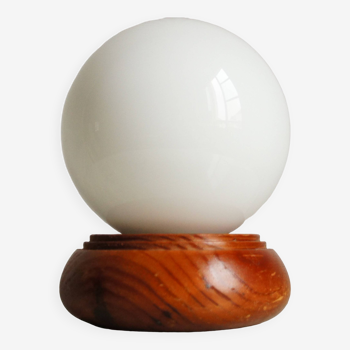 Lampe "boule" en bois & opaline