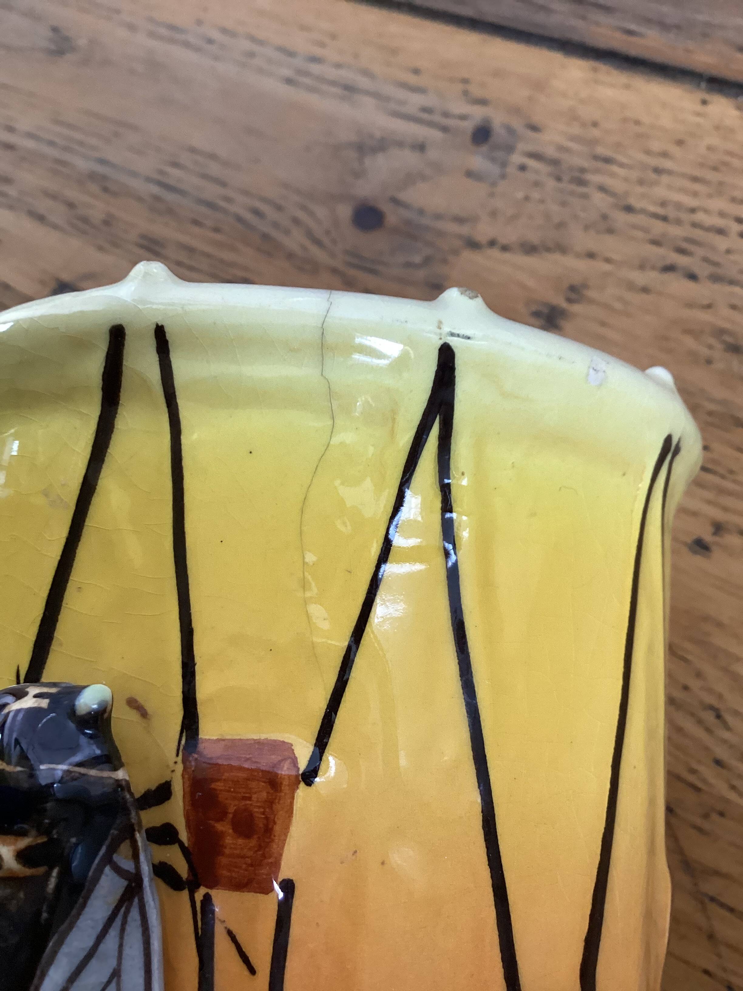 Vase Vallauris signed with cicada dimensions: height - 21.5 cm - diameter - 12 cm.