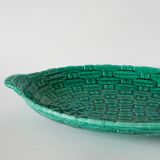 Grand plat en barbotine modèle bambou tressé vert, 1970