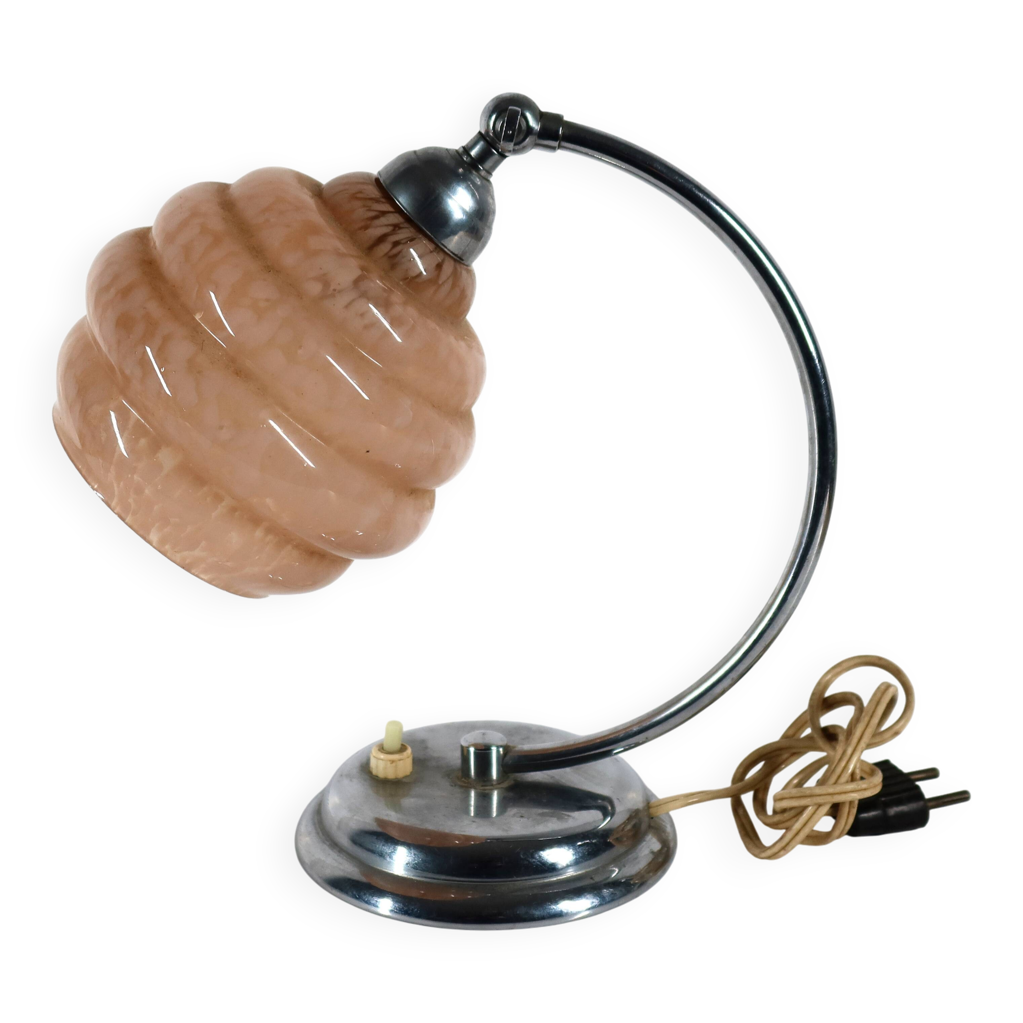 Lampe de chevet art deco Globe inclinable en opaline.