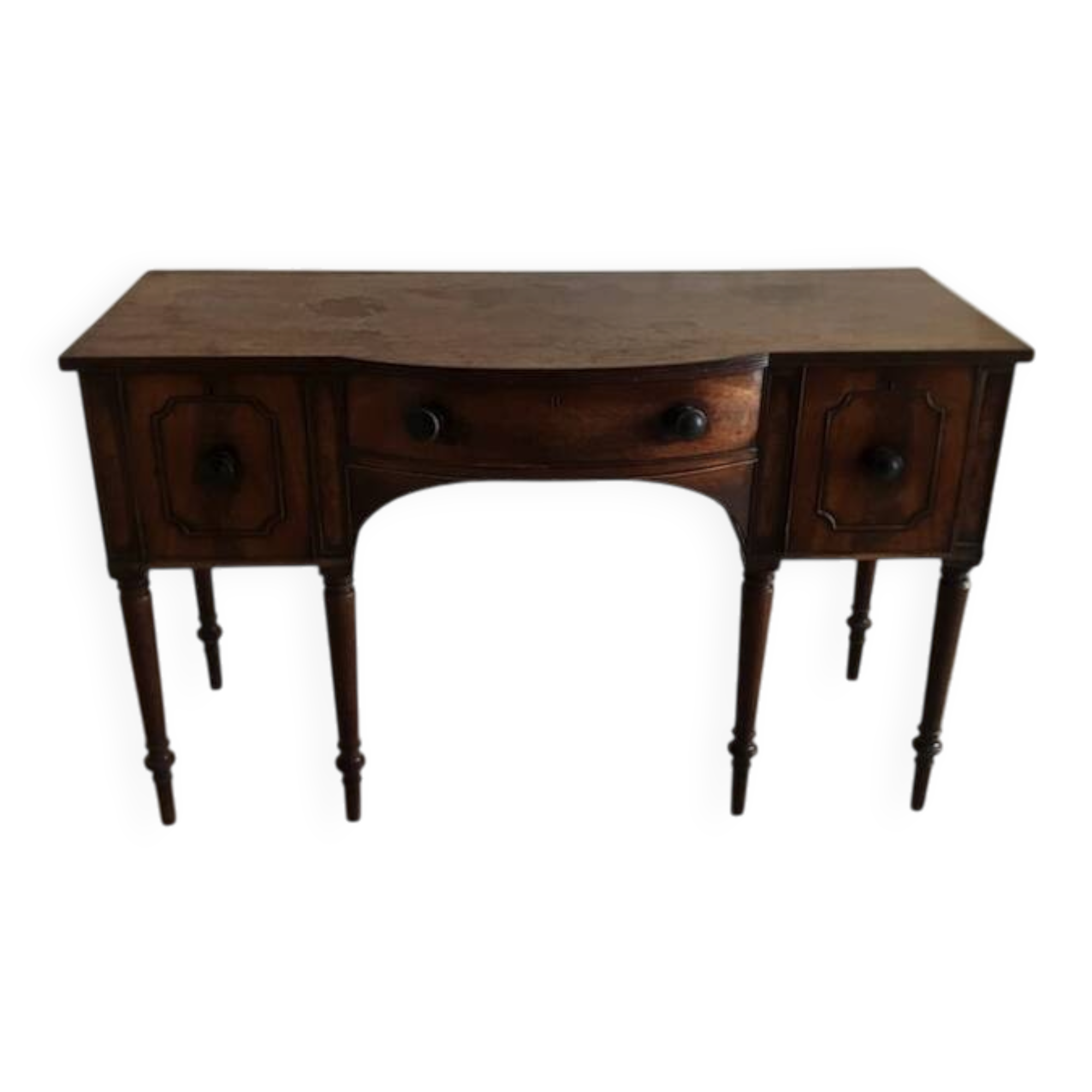 George III curved buffet in cherry wood, late 18th century.