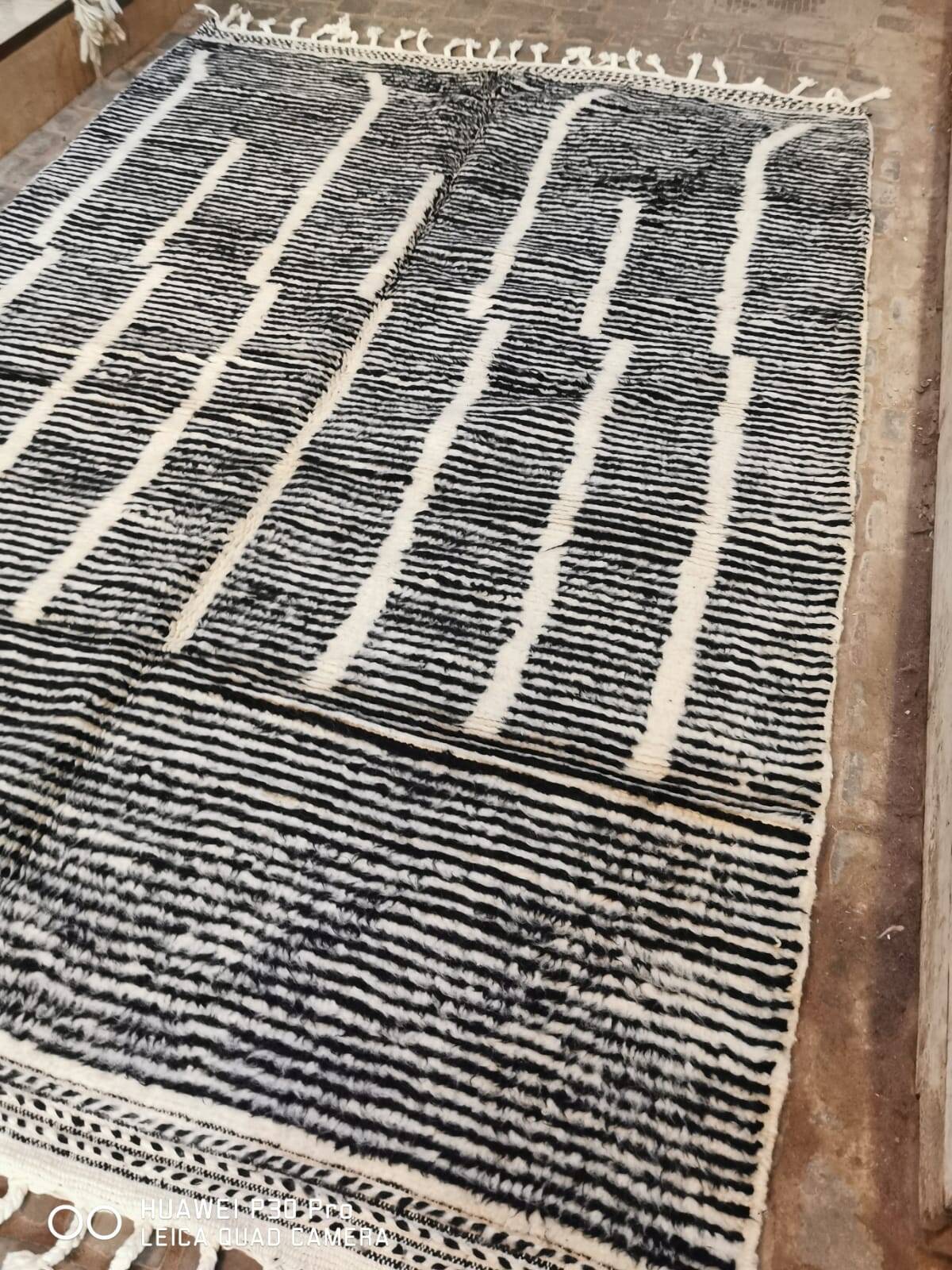 Black and white striped Beni Ouarain rug 3/2m