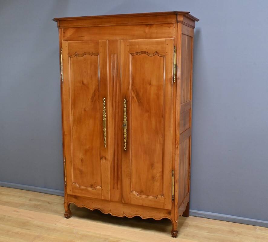 Cherrywood armoire, Louis XV style – Mid-19th century