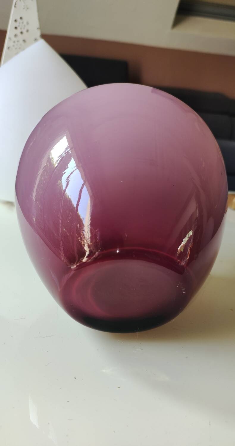 Designer Ball Soliflore Vase..In shades of pink. Dimensions: 24 x 15 cm