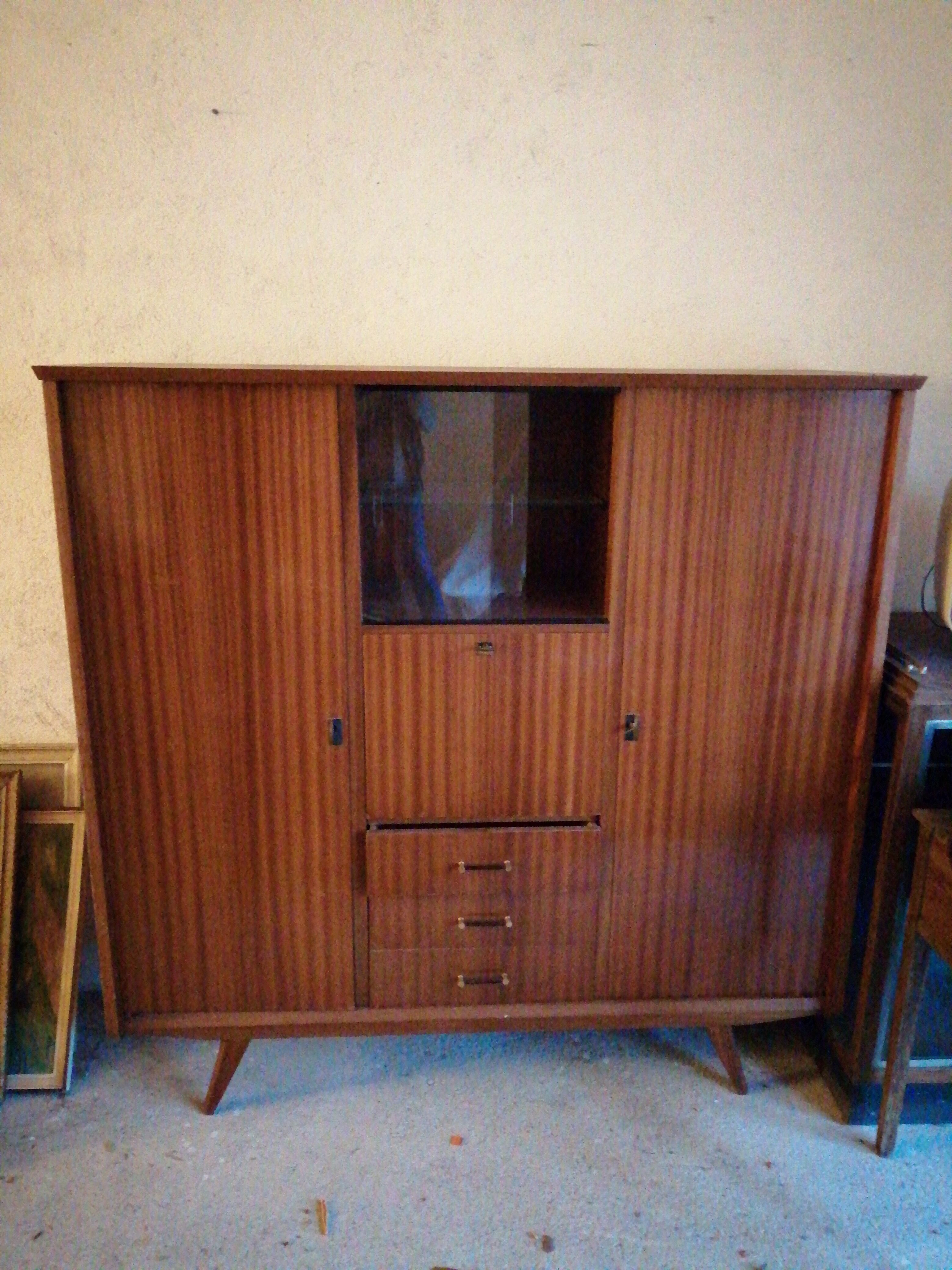 Wardrobe secretary