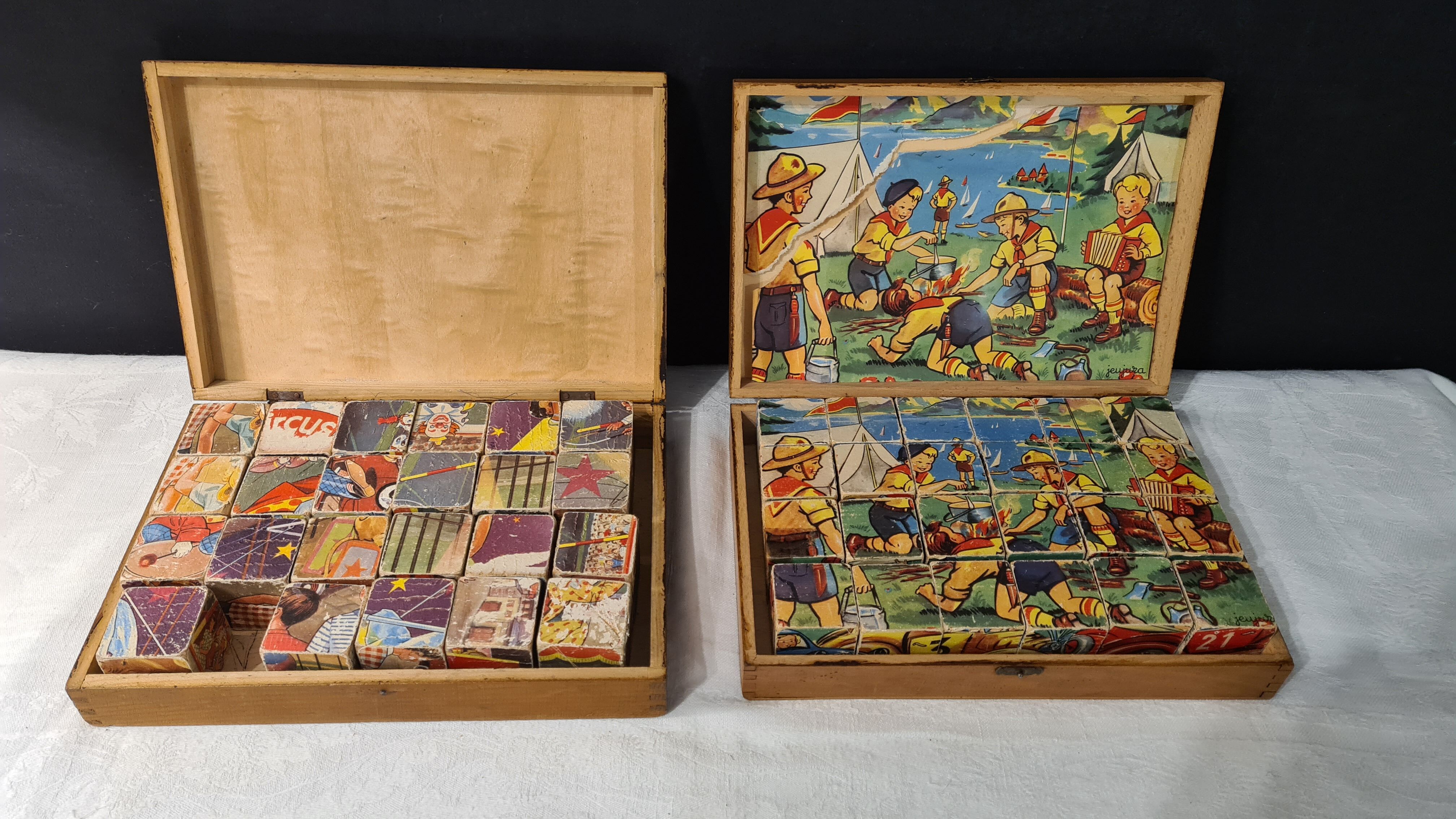 Lot of 2 cubic boxes