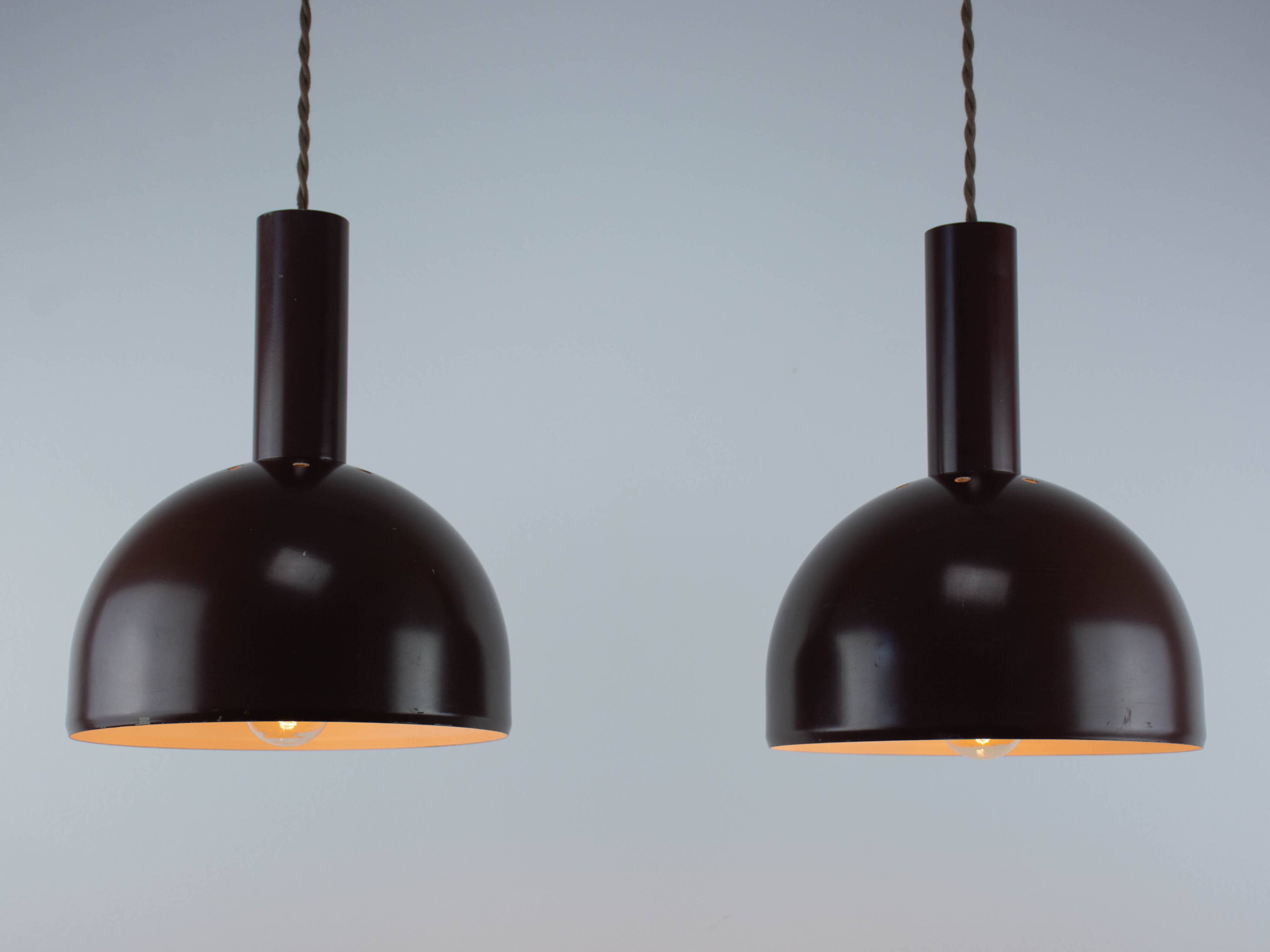 Ensemble de 2 lampes suspendues en métal marron de style moderne du milieu du siècle