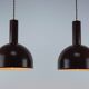 Ensemble de 2 lampes suspendues en métal marron de style moderne du milieu du siècle