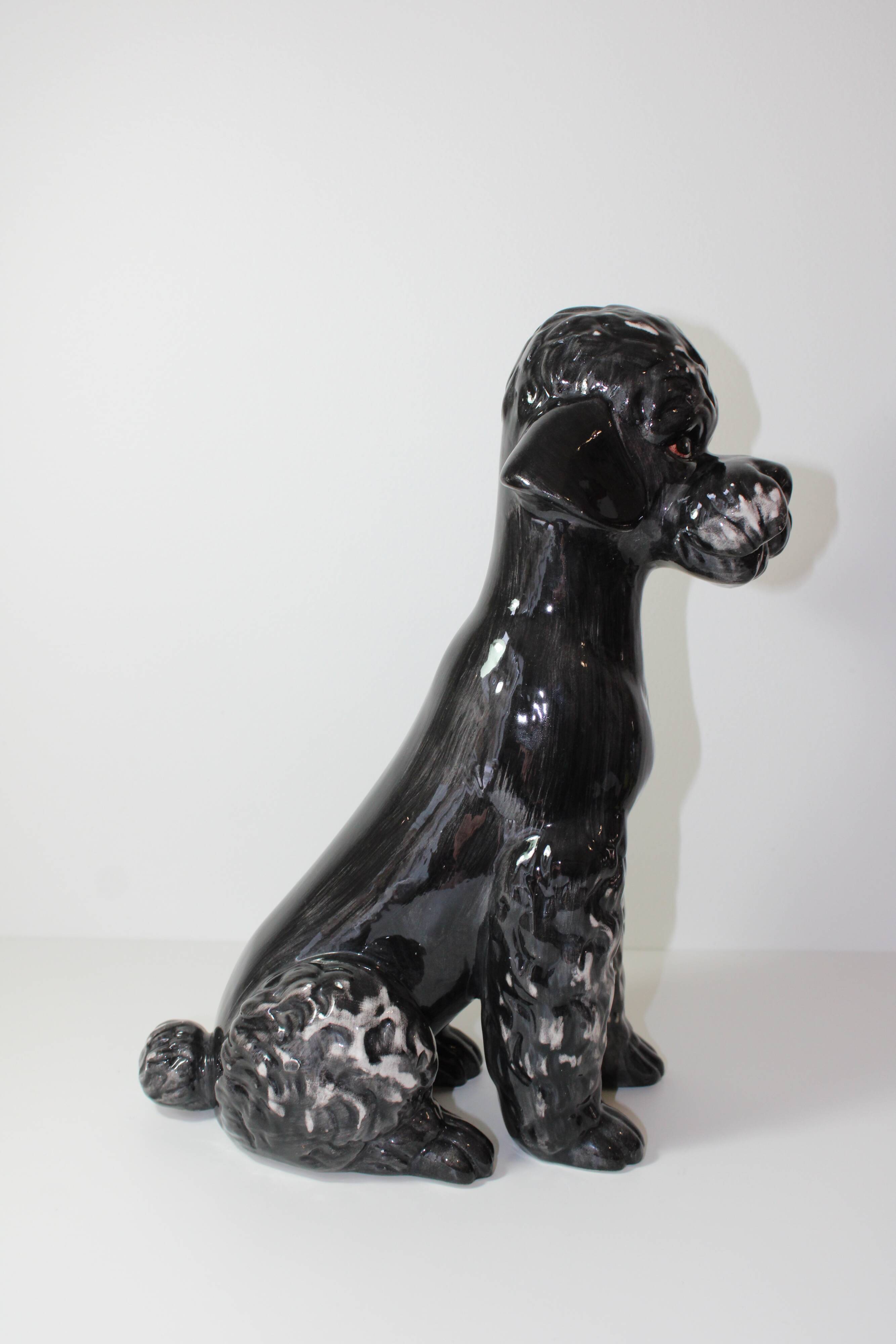 Grande sculpture de caniche noir kitsch vintage