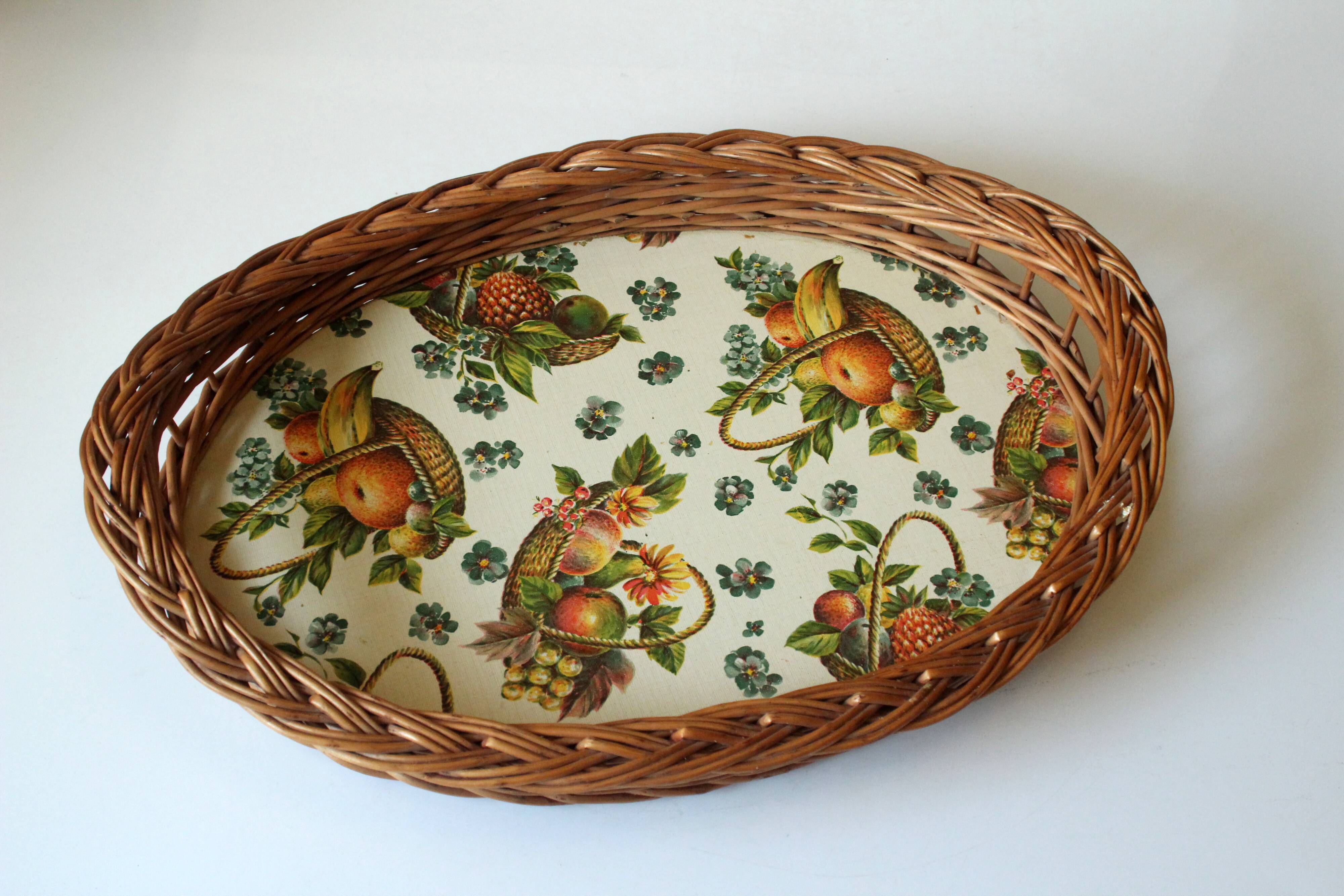 Large wicker and wood serving tray, vintage from the 1960s