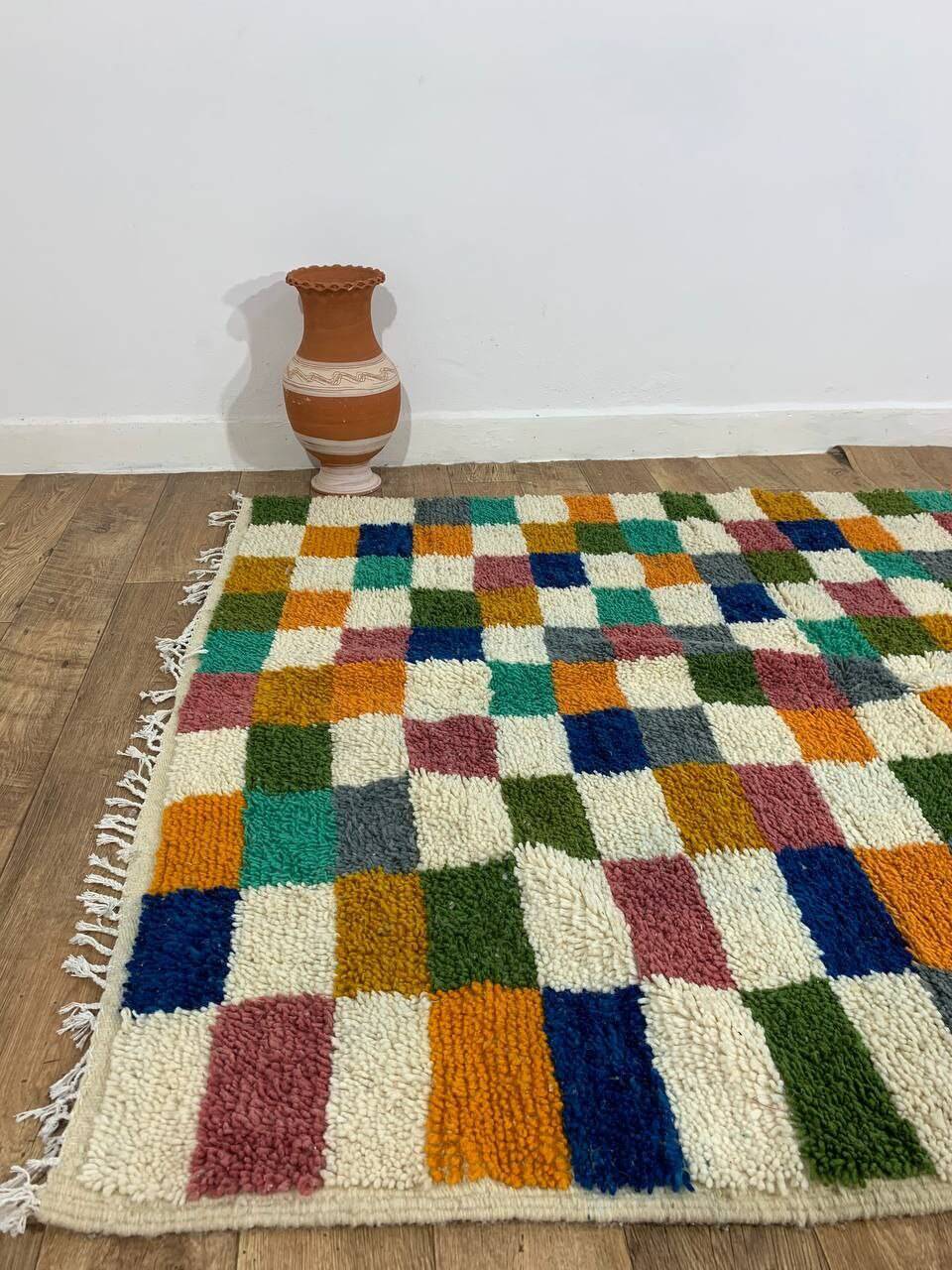 Handcrafted moroccan berber rug 213 x 160 cm