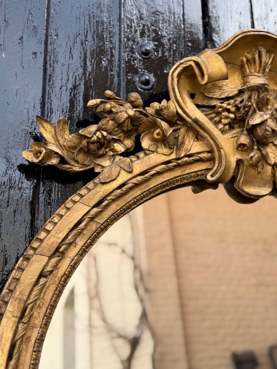 Louis XVI mirror in carved and gilded wood, 18th century