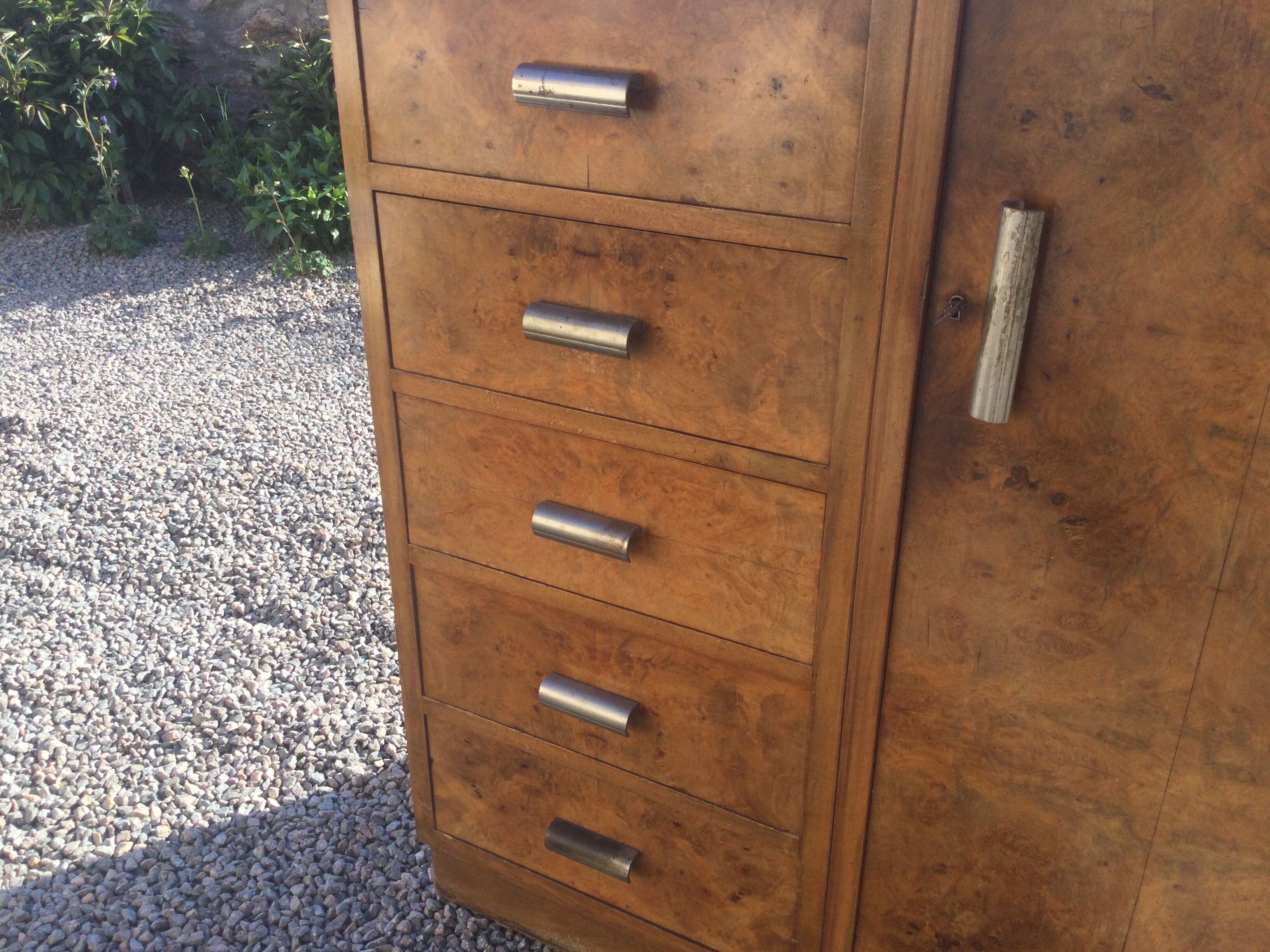 Asymmetrical cabinet