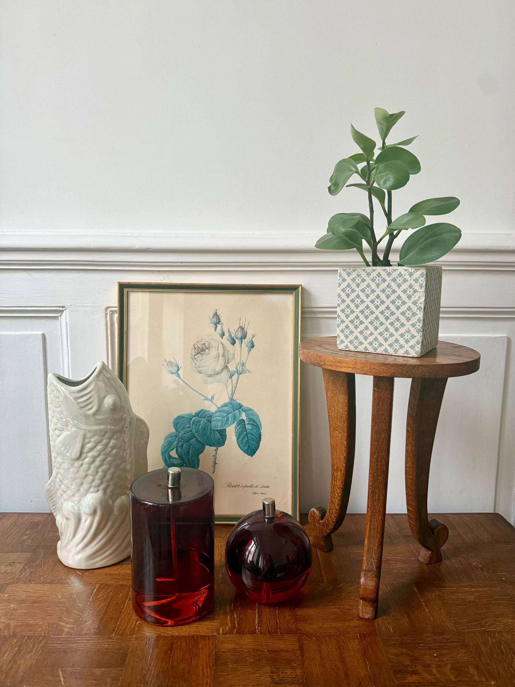 Vintage wooden side table / stool