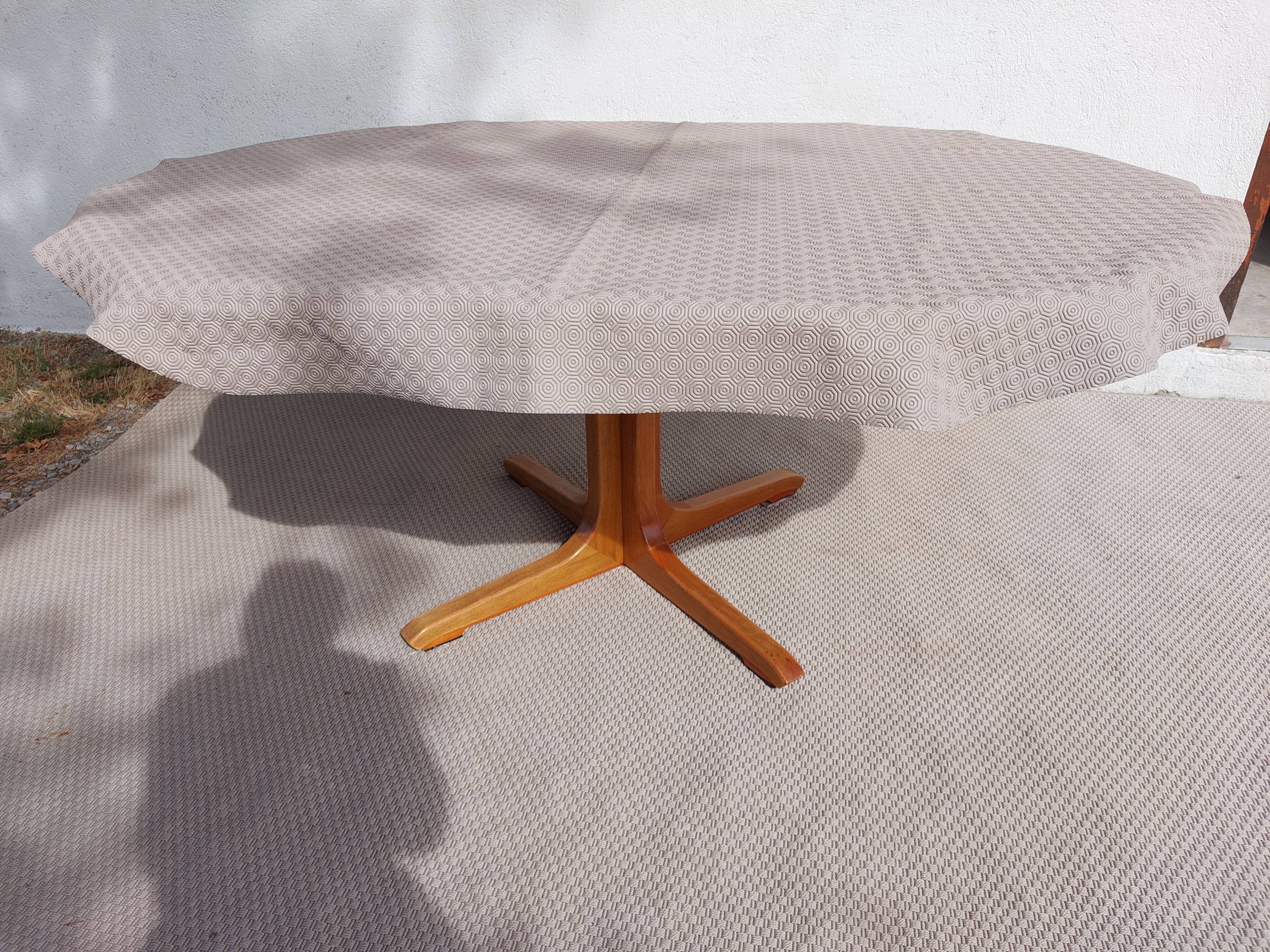 round or oval table with extension, central leg, vintage Baumann design