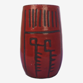 Red ceramic vase with free patterns