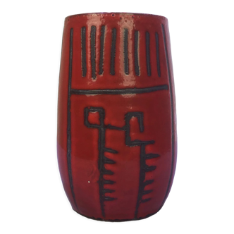 Red ceramic vase with free patterns