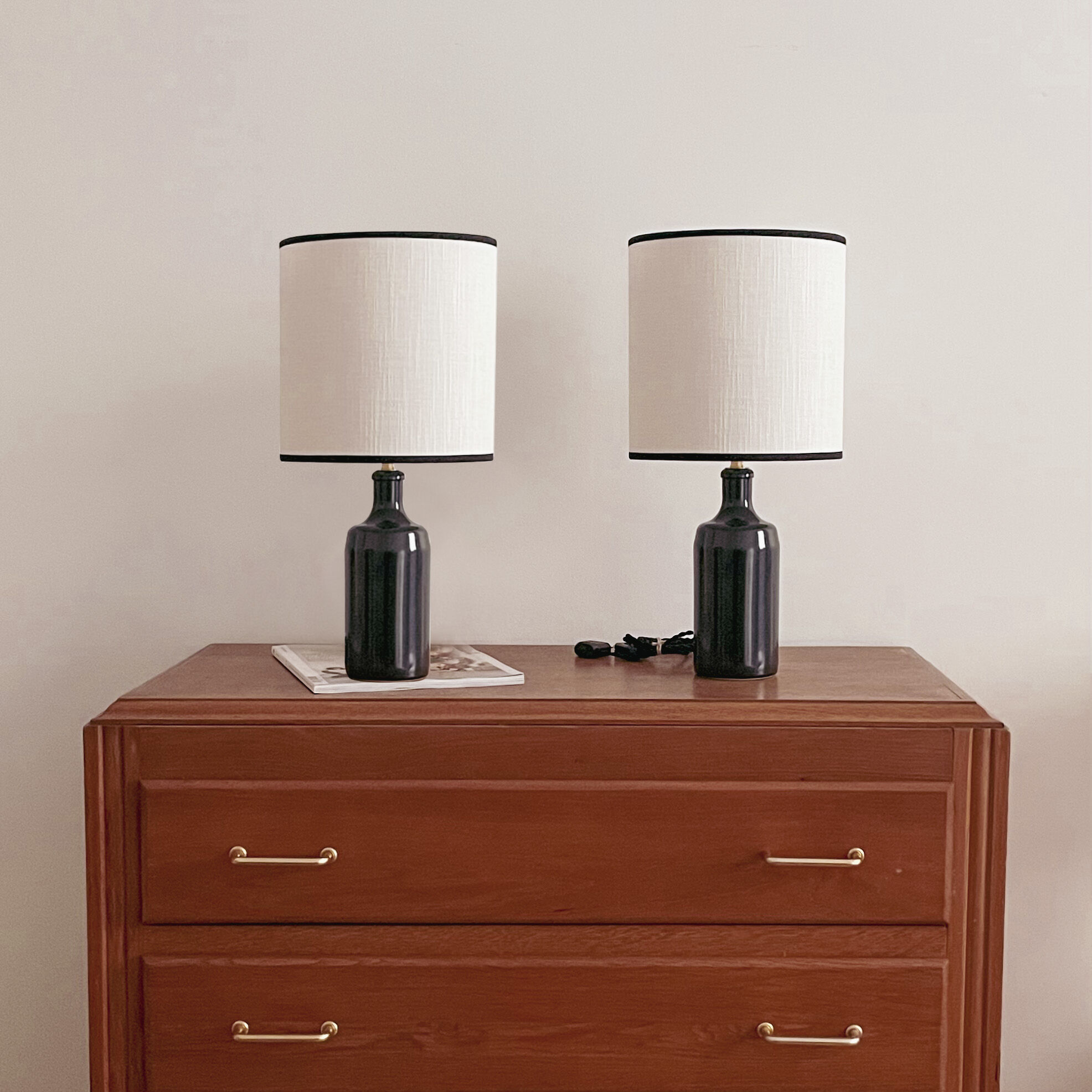 Pair lamps sandstone and linen