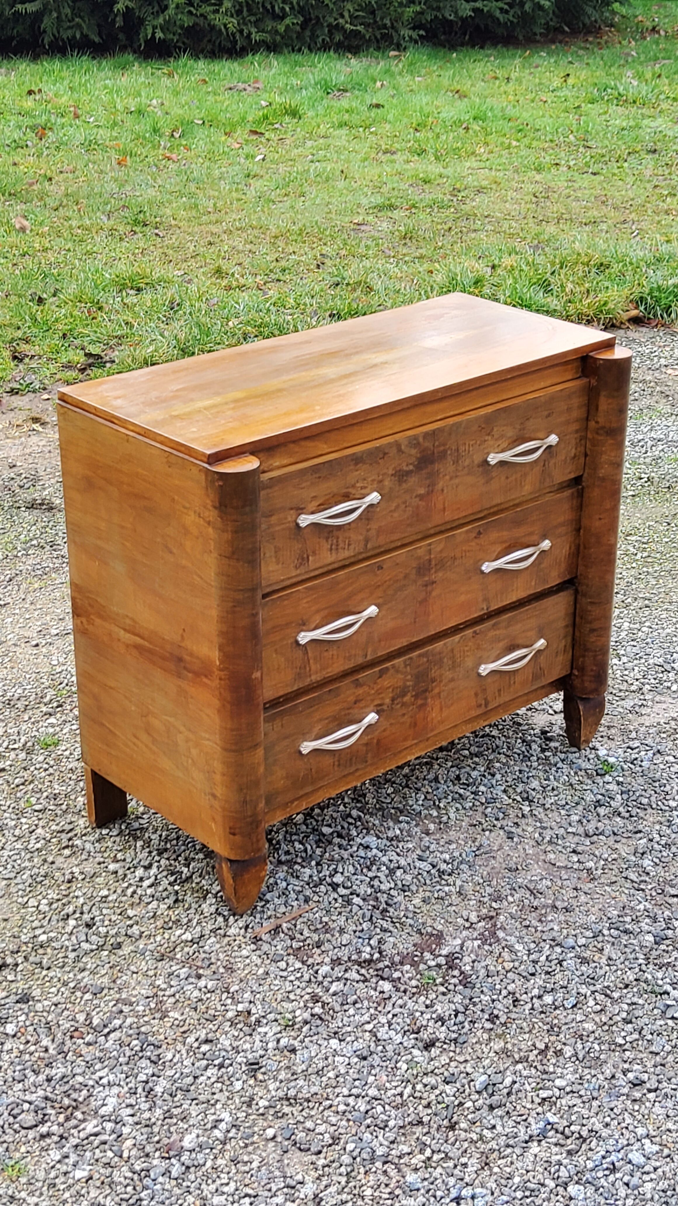Art Deco chest of drawers from the 30s-40s in walnut 3 drawers
