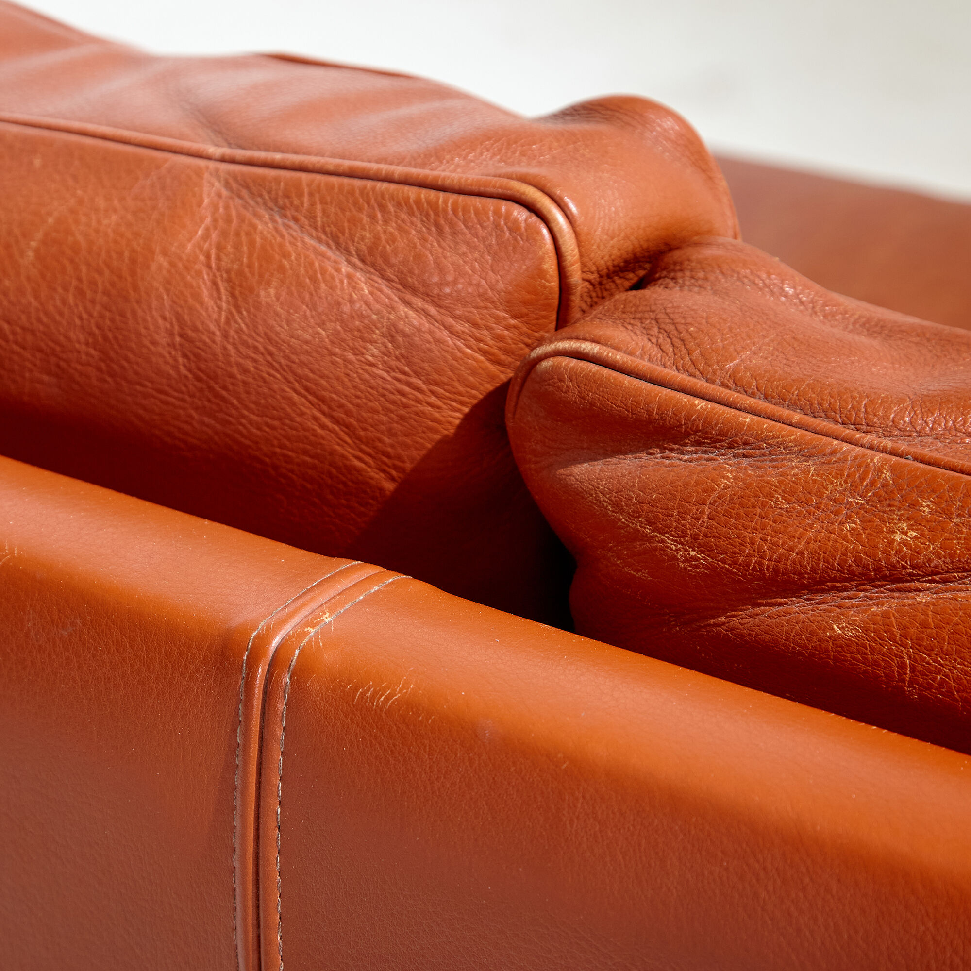 Three-seater leather sofa