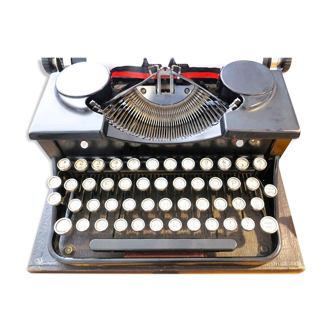 Royal P88 vintage black typewriter 1931