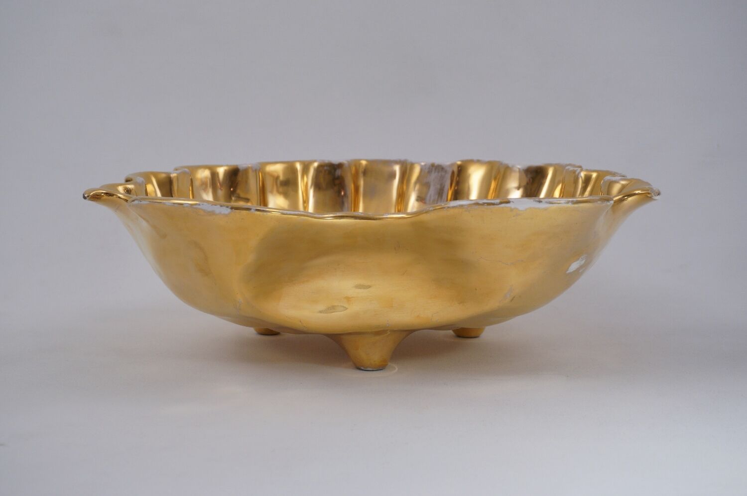 Fabbrica Ferniani Faenza plateau de poche 36,5 cm coquille en majolique, doré, 1800