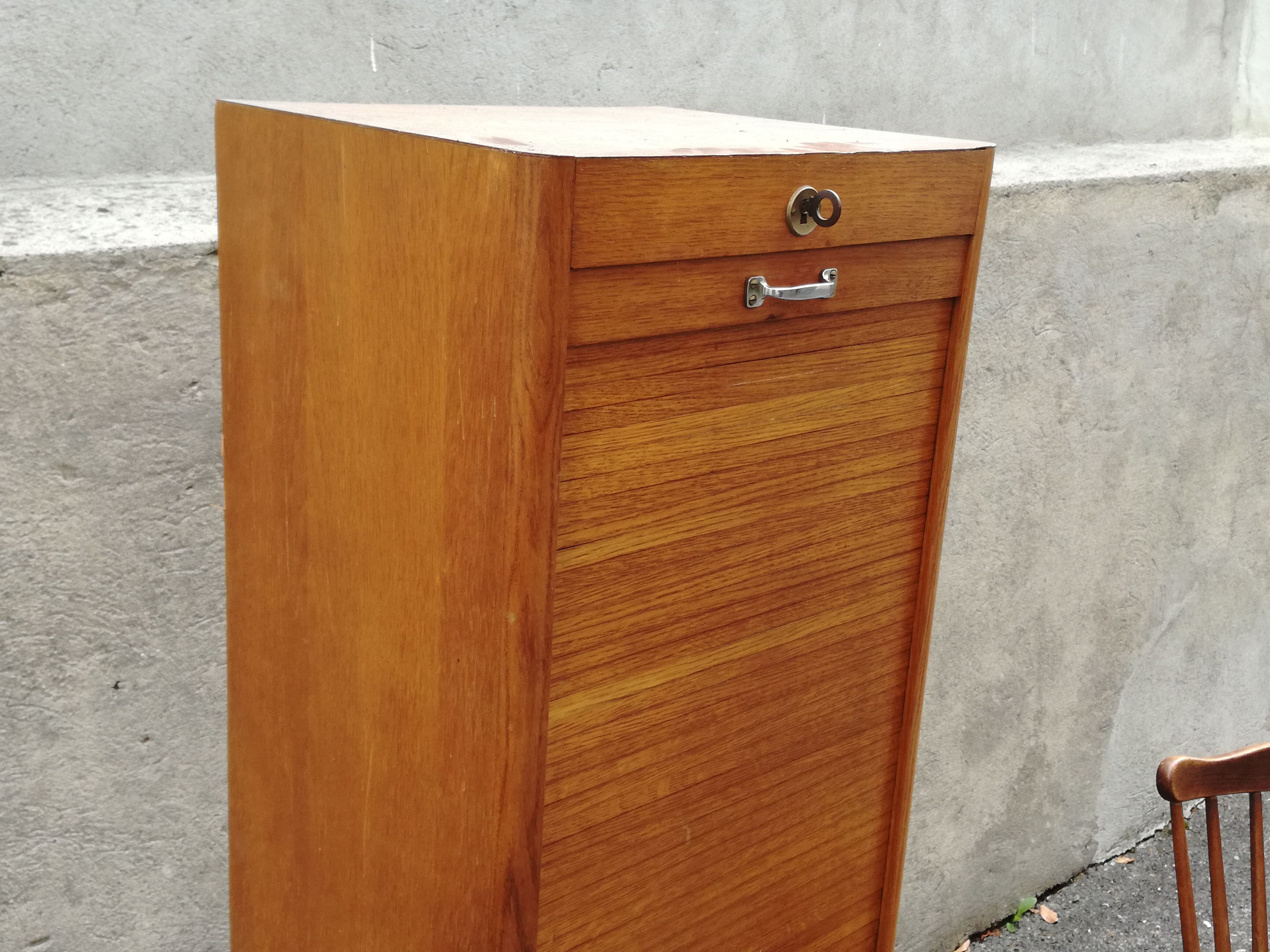 Classeur a rideau roulant en bois