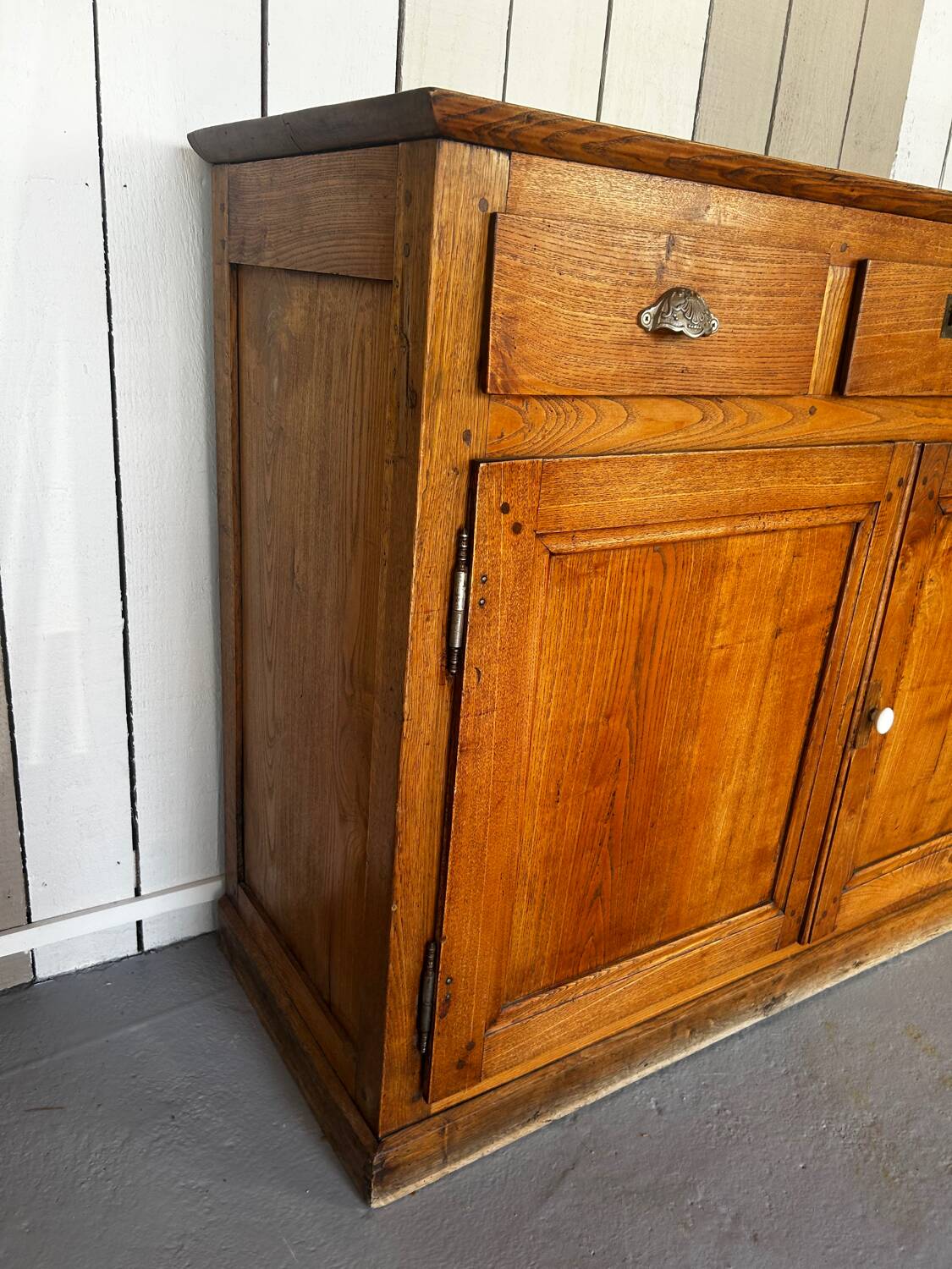 Antique oak sideboard – 3 drawers & 2 doors – pig buttons