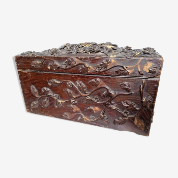 Carved wooden box China / Japan early 20th century