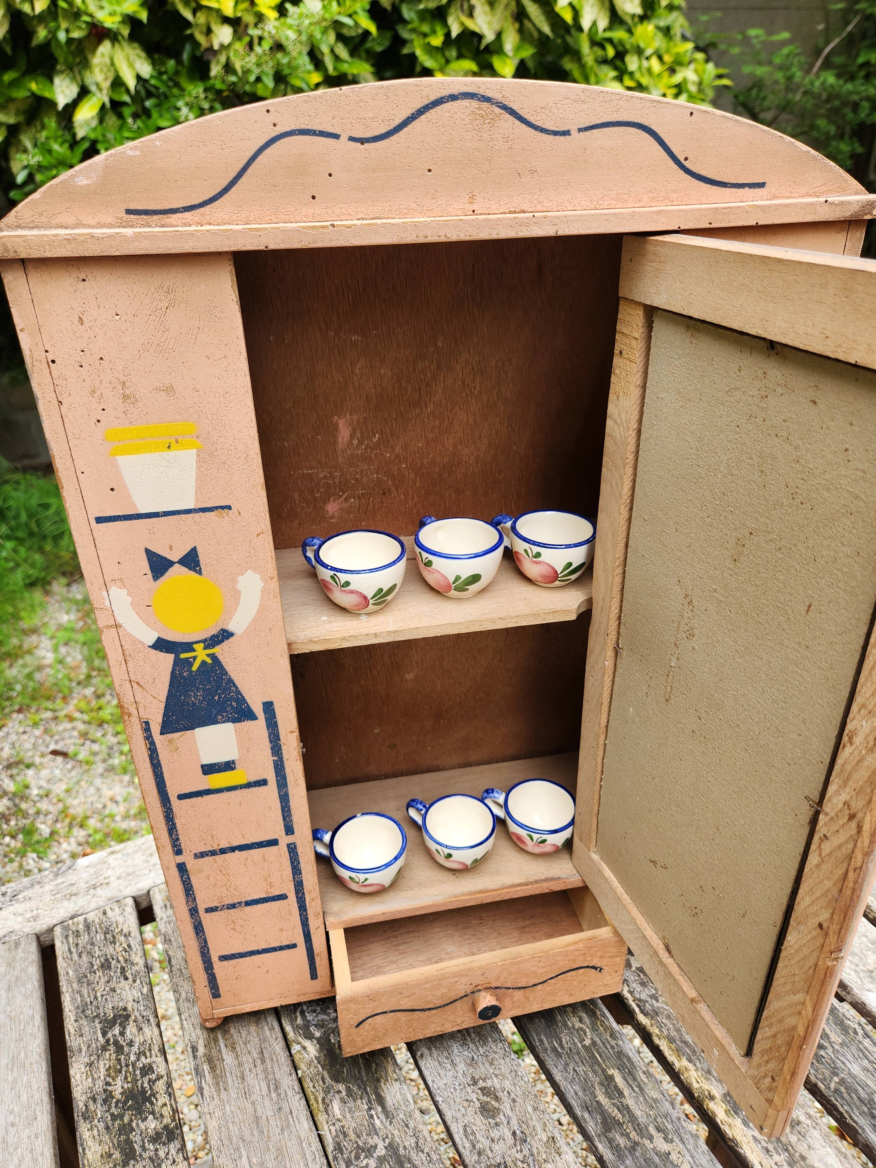 Vintage doll wardrobe