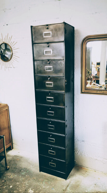 Ronéo clamshell metal column