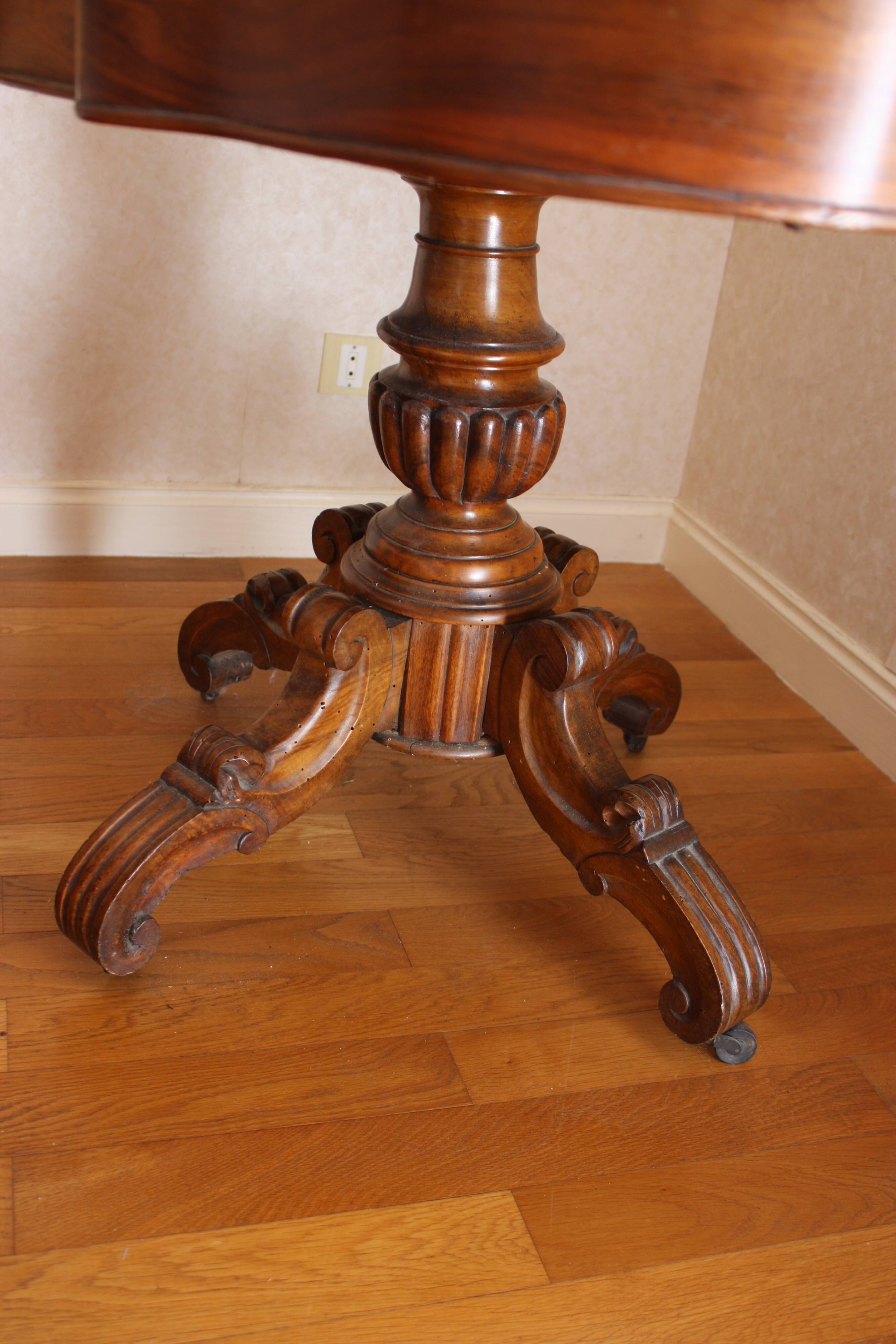 Large walnut guéridon with a sculpted base.