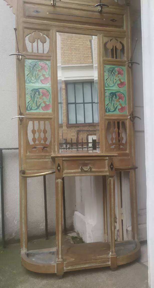 Art Deco wardrobe from the late 19th century.