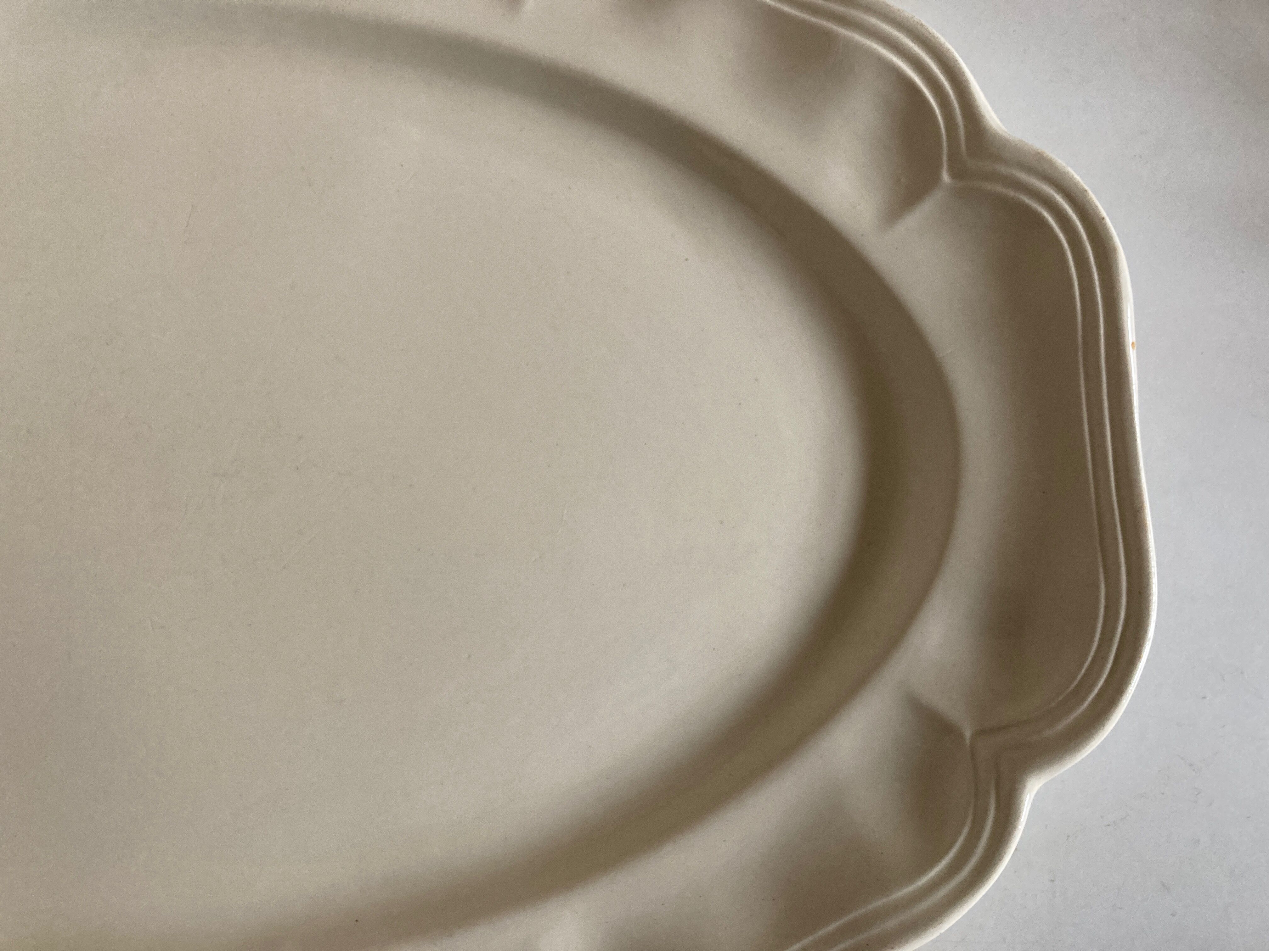 Sarreguemines ivory faience dish with 38cm godrons