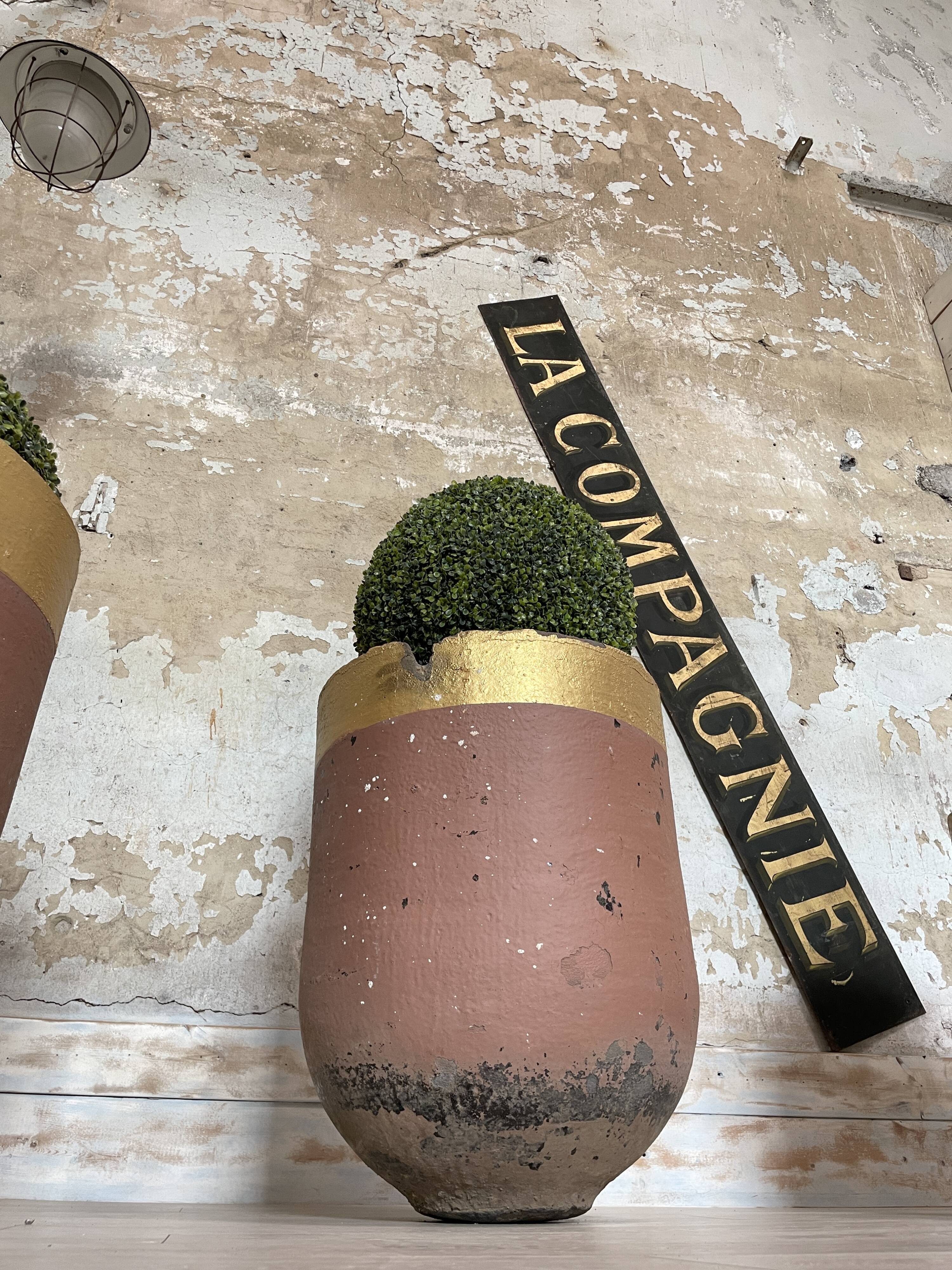 Planters, foundry crucibles