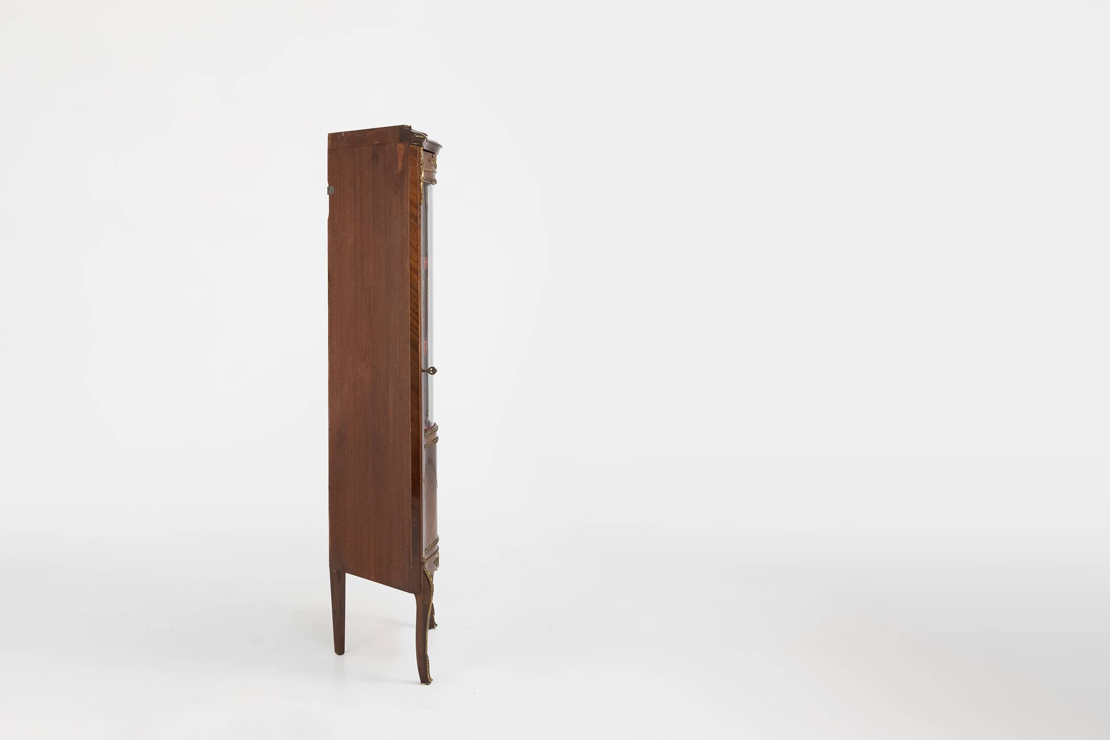 French 20th Century Louis XV style corner display cabinet with arched glass, ca 1950