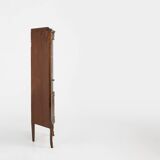 Vitrine d'angle de style Louis XV avec vitre cintrée, vers 1950