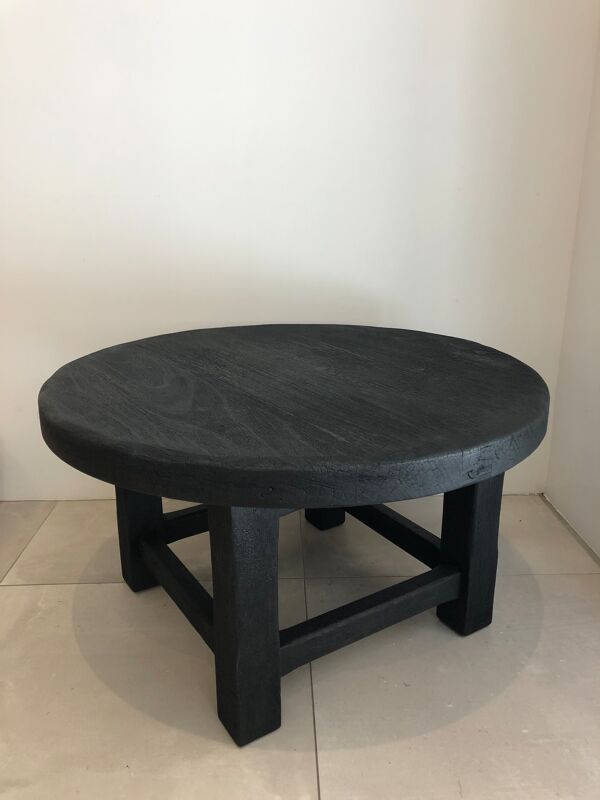 Table basse ronde finition bois brulé, shou-sugi-ban