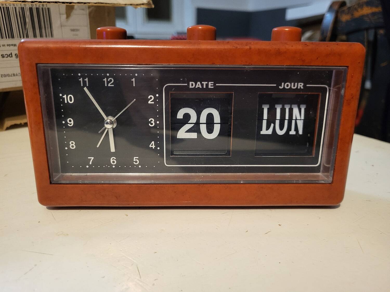 Vintage flip flap alarm clock