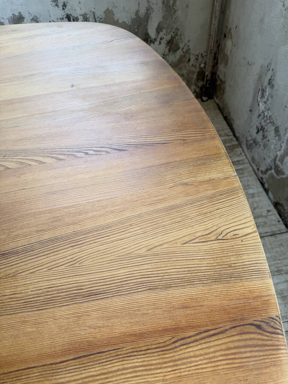 Round XL constructivist table