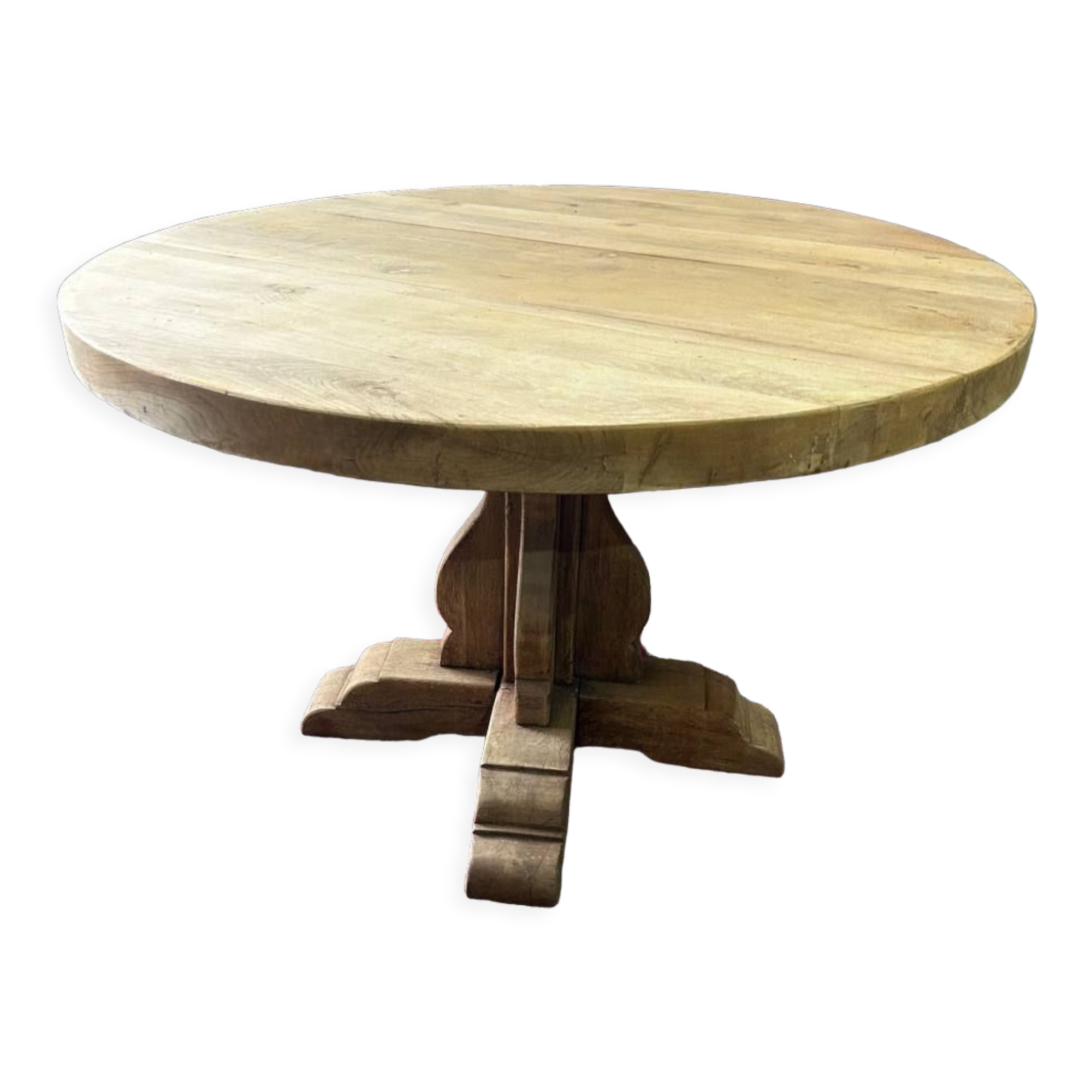Round table in solid oak