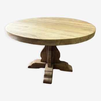 Round table in solid oak